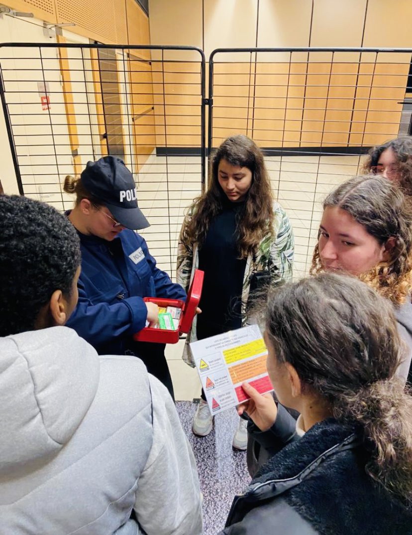 🚗 Les collégiens de #SaintPriest dans la peau d’enquêteurs sur l’accident de Thomas.

🚗 Alcool, fatigue, vitesse… des conséquences dramatiques. <a href="/GADDICTIONfr/">G-ADDICTION Jeunesse citoyenne</a> = prévenir dès le plus jeune âge pour former des conducteurs responsables demain.