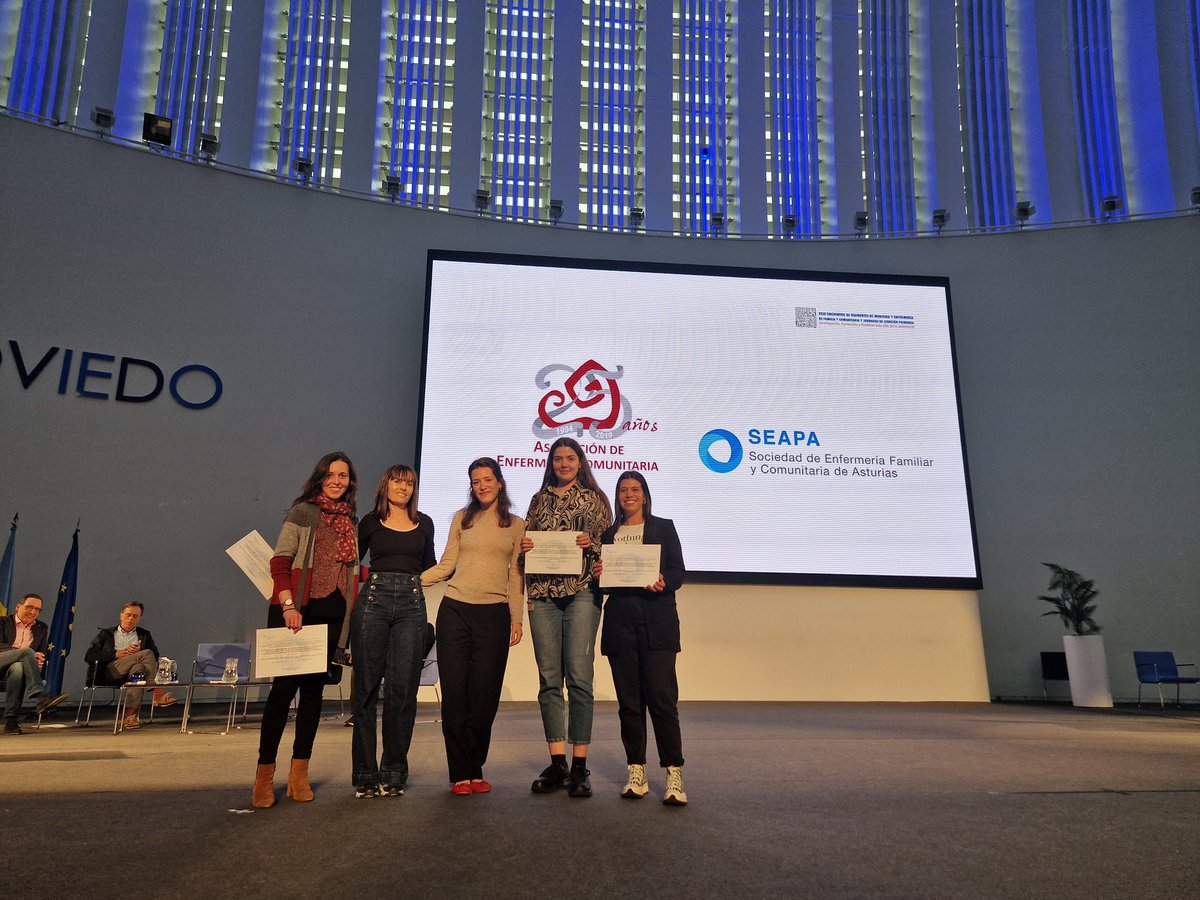 Los presidentes de las sociedades científicas entregan los premios a los mejores TFR como cierre a este XXXI Encuentro de Residentes de Familia y Comunitaria. #SEMG #SEAPA  #AEC