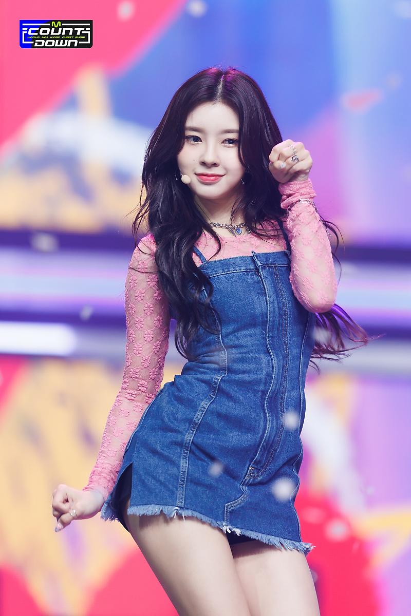 Kep1ersCloset's tweet photo. {230420 &amp; 230425 'Giddy' Mcountdown &amp; The Show}

#Dayeon in:

🔹#MichiRooM Intense Necklace $39
🔹#Adoni Mesh Bodysuit $89

#KimDayeon #Kep1erFashion #Kep1erStyle #DayeonFashion #DayeonStyle #Giddy https://t.co/WEp5BzNnPv