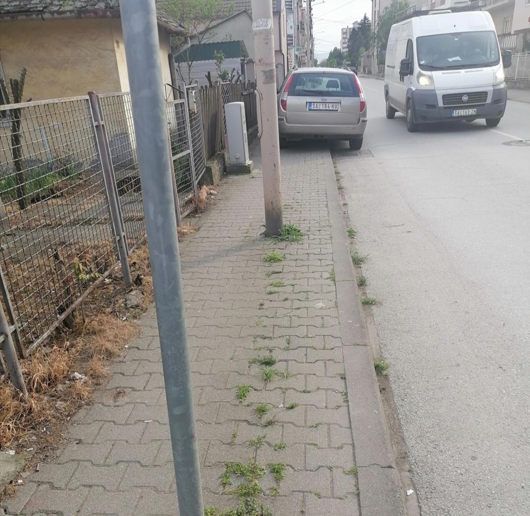 SabacNews's tweet photo. GRAĐANI REPORTERI: ŽENA DANAS IDE SA KOLICIMA NE MOŽE DA PROĐE SAOBRAĆAJ GUST A NA TROTOARU STOJI AUTOMOBIL...... IZGLEDA DA TAKO TREBA PRE 2 MINUTA SU KOLA POLICIJE PROŠLA LADNO... BANANA DRŽAVA A ŠABAC NIJE VIŠE ŠABAC NEGO ŠABANOVAC000 @g.teofilovic https://t.co/ApSEOmILrS