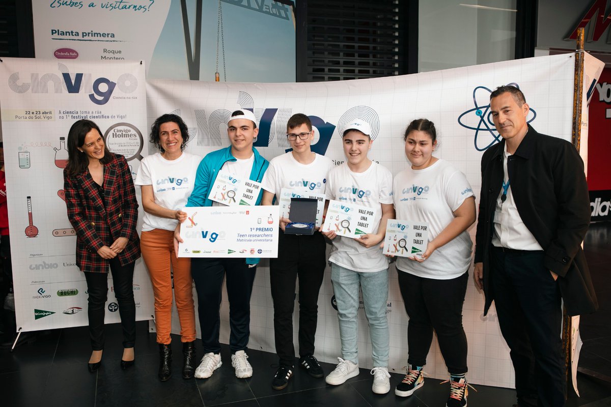 cinbio_uvigo's tweet photo. 🏅 A entrega de premios do festival científico #CinVigo estivo chea de emocións! 

Moitas grazas a todos os equipos participantes por contaxiarnos a vosa ilusión! 💙

#SomosCiencia @uvigo https://t.co/LS680d0eJ3
