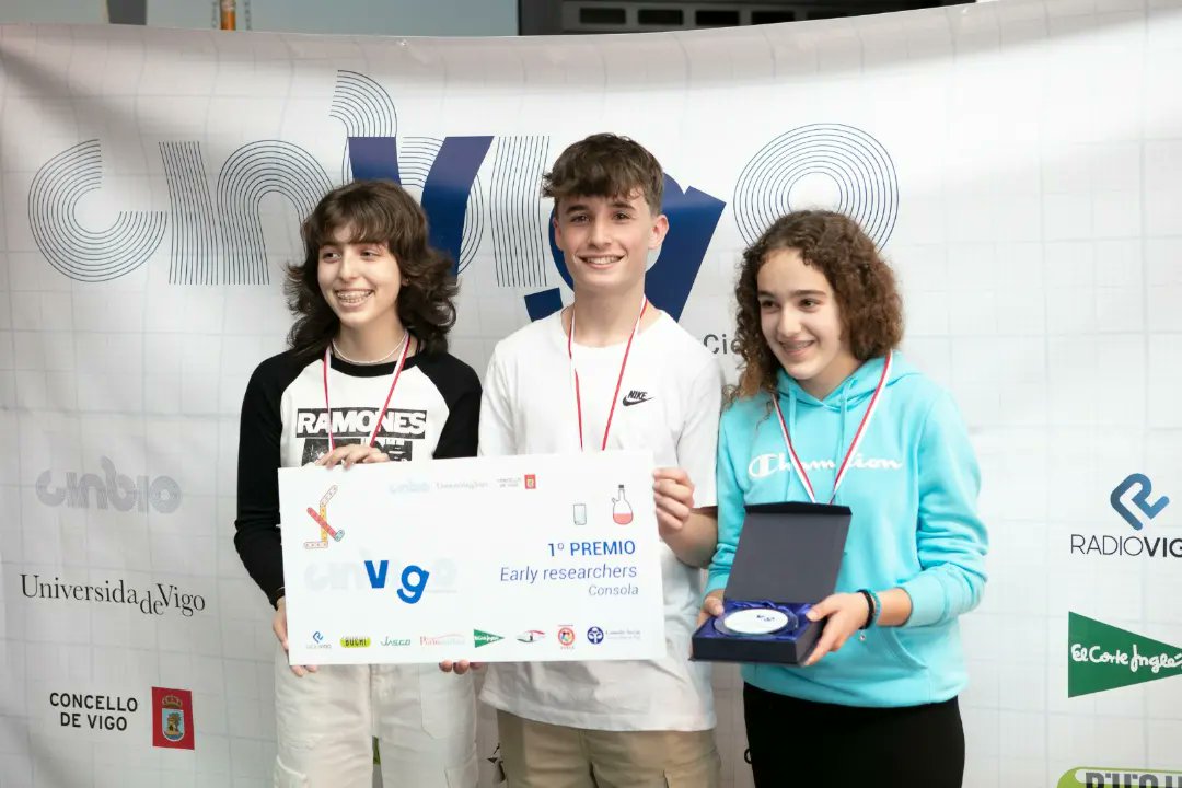 cinbio_uvigo's tweet photo. 🏅 A entrega de premios do festival científico #CinVigo estivo chea de emocións! 

Moitas grazas a todos os equipos participantes por contaxiarnos a vosa ilusión! 💙

#SomosCiencia @uvigo https://t.co/LS680d0eJ3