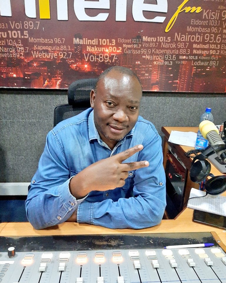 Milele FM (@milele_fm) on Twitter photo Tuko ndani ya Pepeta Iwake na kigogo <a href="/luchivya/">Francis Luchivya</a> mpaka saa sita uskiku
Unaksiza show ukiwa wapi?
#LuchivyaMilele Tuko ndani ya Pepeta Iwake na kigogo <a href="/luchivya/">Francis Luchivya</a> mpaka saa sita uskiku
Unaksiza show ukiwa wapi?
#LuchivyaMilele