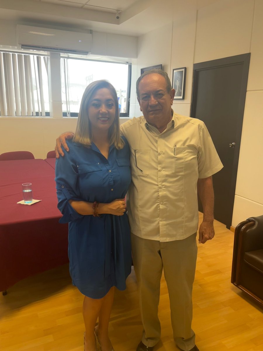 Fue un gusto reunirme con el Mtro. Juan José Solórzano Marcial Rector de la <a href="/Unicach_Press/">UNICACH</a> donde platicamos de la importancia de crear políticas públicas asertivas a favor de la educación.
