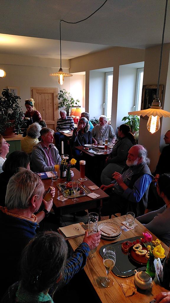 Autoteilen Landshut feiert 2023 sein 30jähriges Jubiläum. Was mit einer Handvoll Mitglieder und einem gemeinsamen Auto begann, ist inzwischen groß geworden, denn heute zählt der Verein über 270 Mitglieder, die 14 Autos in Landshut, Kumhausen und Altdorf nutzen können.