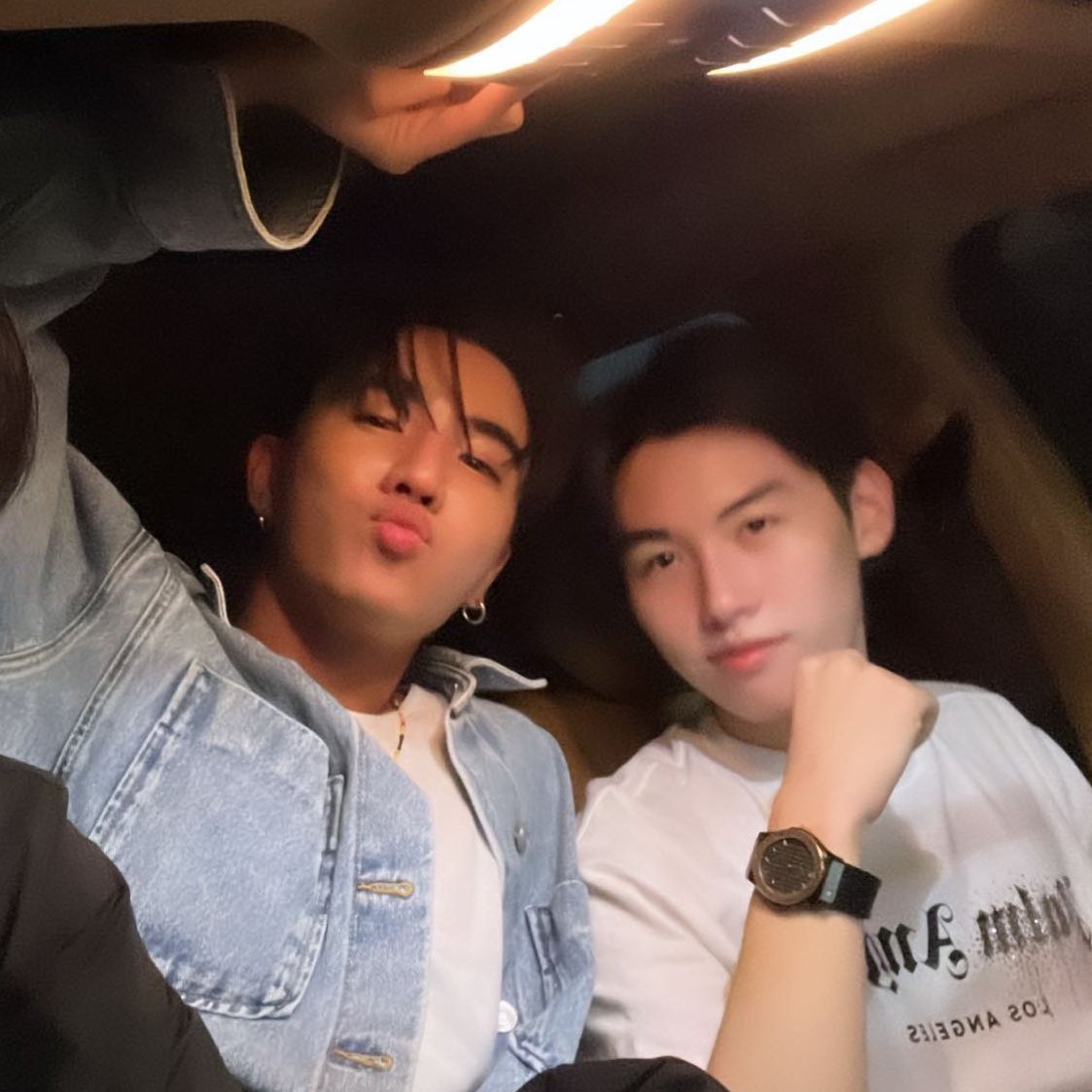 cloverleafbae's tweet image. แกก็เว่อเกิน #เพิร์ธพร้อม #PerthProm