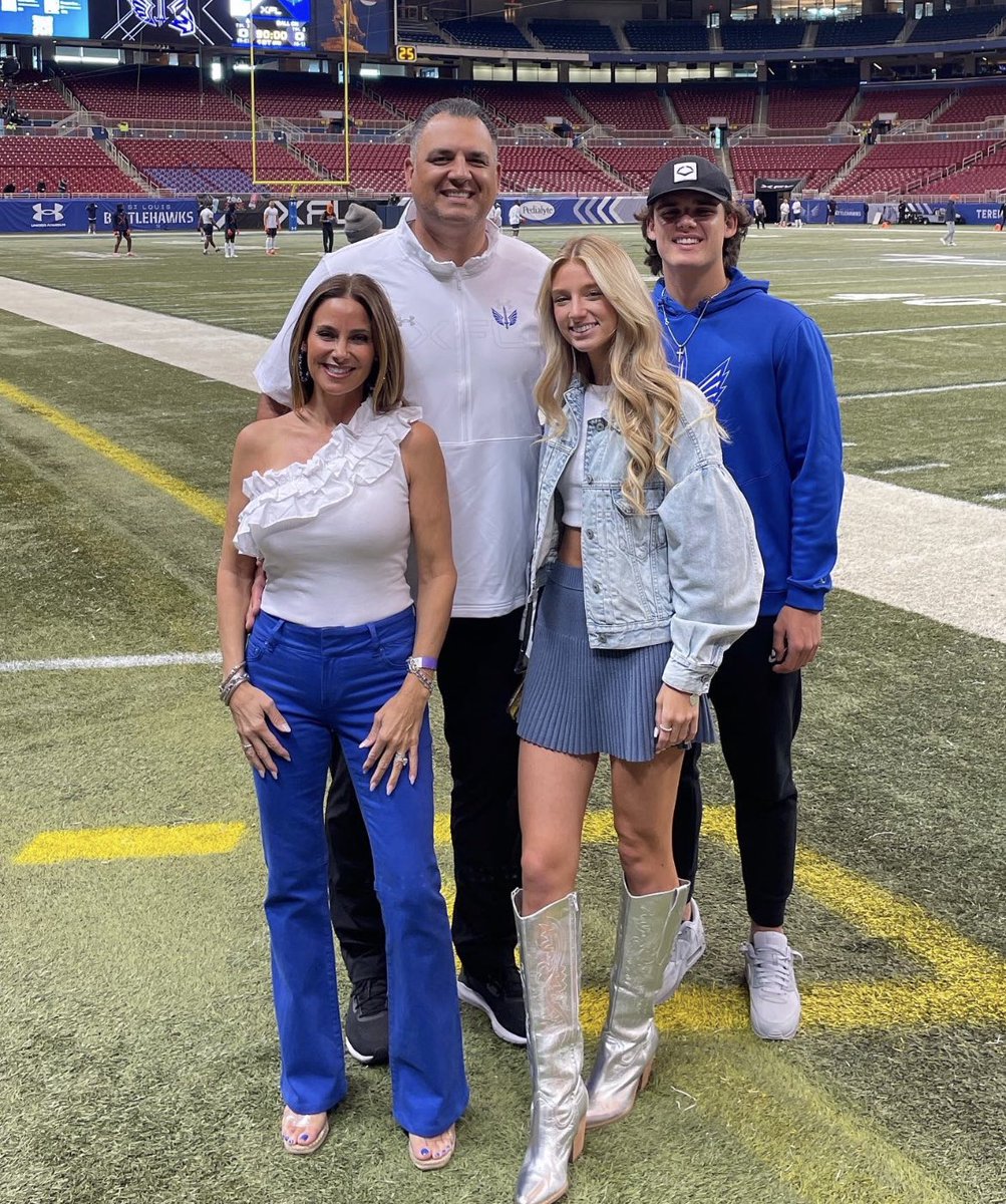 I want to thank my other team💙 To Dee, Rocco, &amp; Olivia….The support I get from my wife and kids is unwavering. They’re my 3 biggest fans…so grateful for the sacrifices each of you have made throughout my career. I love you all unconditional. Thank you💙