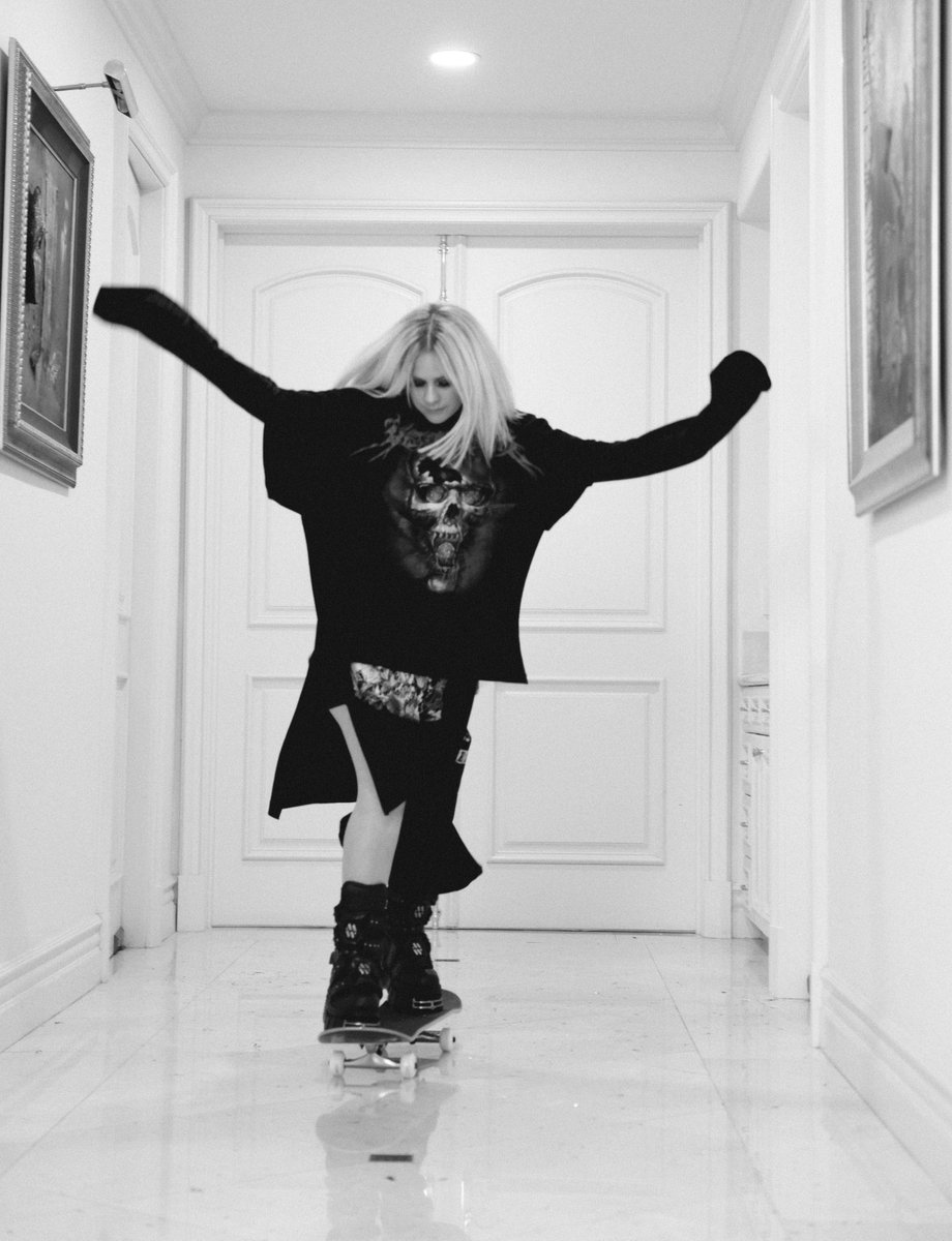 AvrilLavigne tweet picture