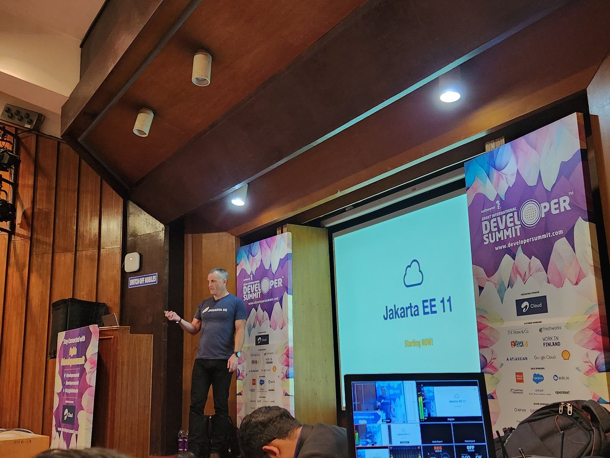 Sonal_Raval's tweet photo. @ivar_grimstad Thanks for the really insightful session on Jakarta EE at @developersummit #gids #developersummit https://t.co/s0v0klEJ6m