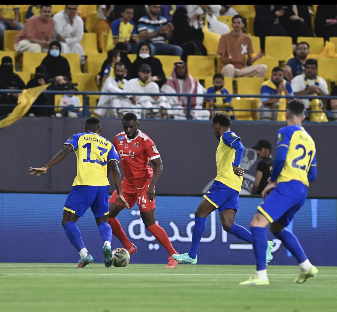 خرج النصر وفرح الشامتون
تعثر فابتهج #اعلام_العشه 
ليس #النصر الوحيد الذي امتطى مكوكاً فضائياً
وفقد وجهته فهناك من جعلت له الاجرام
السماوية مطايا لعشرين سنة رغم سقوطه 
المستمر في الحفر.
وليس هناك أسوأ من النائحة المستأجرة تبكي على موتى الناس ولا تبكي لموتاها .
#إذا_طاح_النصر