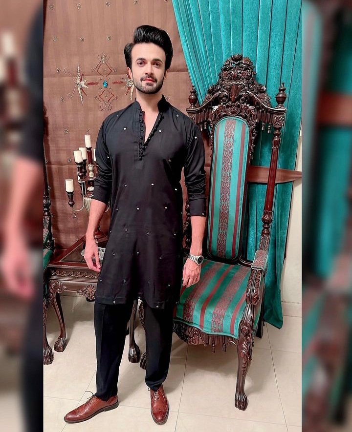 UmarBeing7's tweet photo. When in Doubt, wear Black 🔥 https://t.co/0kLhBrb4rF