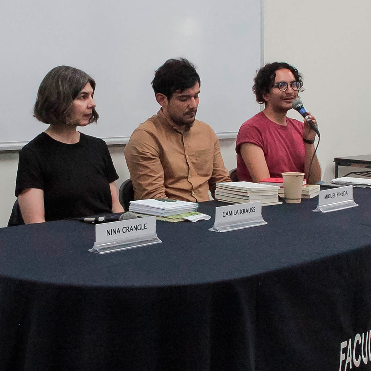 UVeracruzanaMx's tweet photo. #LoLeíEnUniverso
La edición es un trabajo colectivo, así lo comentó Nina Crangle, quien participó junto con Camila Krauss y Miguel Pineda en el conversatorio El libro: un acercamiento editorial, organizado por la Facultad de Letras Españolas.
Nota: https://t.co/3C6ZNO45qU https://t.co/xNhGJ9pWvF