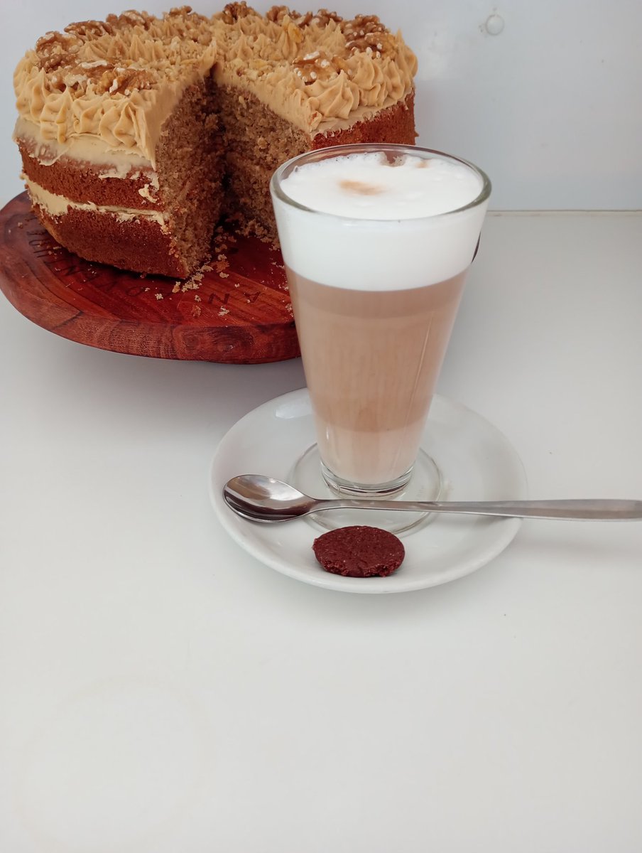 TheSnackStop1's tweet image. Coffee and walnut cake and a latte.
Looking for a #cafe in #callington
We make a different cake everyday today was #coffeeandwalnutcake yum yum.
#thesnackstopcallington