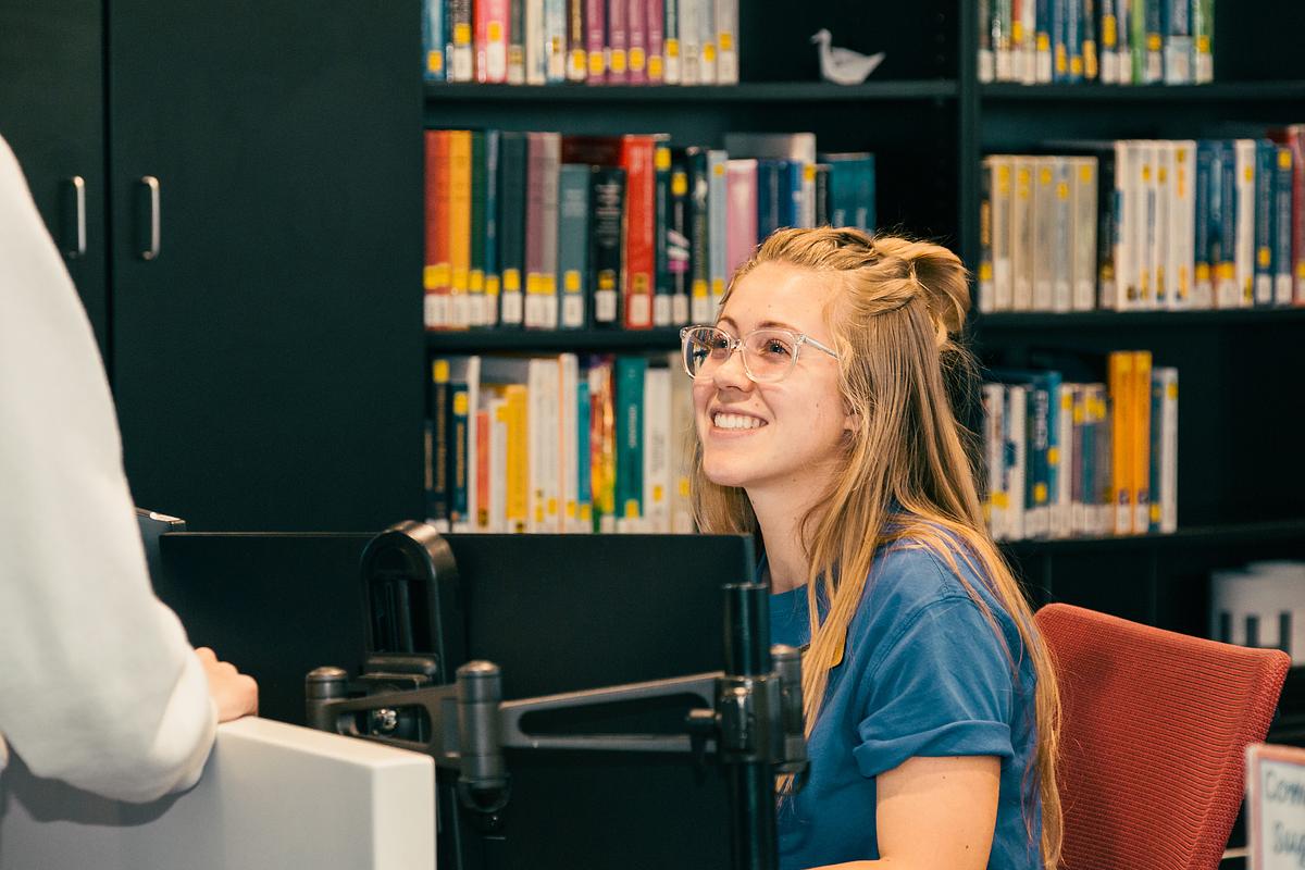 ERAUPrescott's tweet image. On #NationalLibraryWorkersDay, we want to share our appreciation for the hardworking staff at the Hazy Library. 

The librarians, technicians, support staff and student employees are the backbone of our library. Thank you for all you do! 📖 📚🦅 #HazyLibrary #ERAUHazyBear #GoERAU