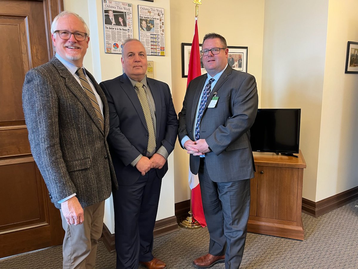 MotorCoachCan's tweet photo. Thank you to MP @ColinCarrieCPC for today's discussion with Motor Coach Canada's President @vinceaccardi and Safety and Regulatory Affairs Strategist Ray Cherrey. #TourismWeekCanada2023 https://t.co/wM6xes2zV7