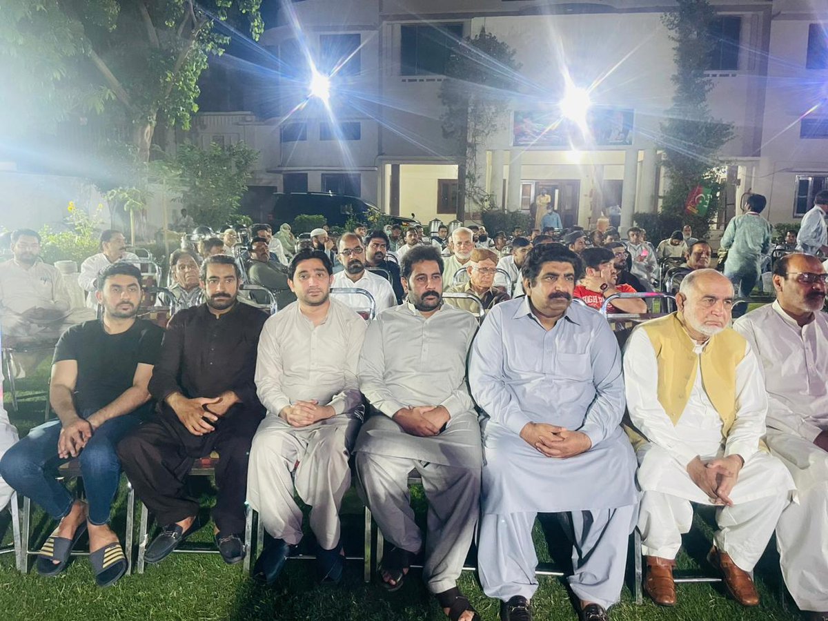 EngrShahid_sgd's tweet photo. سرگودھا: پی ٹی آئ کے ستائیسویں یوم تاسیس اور الیکشن 2023 کی کمپین کے آغاز پر ٹکٹ ہولڈر پی ٹی آئ #PP76 @AMKahloon کی قیادت میں پبلک سیکرٹریٹ سٹیڈیم روڈ میں تحریک انصاف کے کارکنان اور عوام نے عمران خان کا خطاب سنا اور یوم تاسیس کا کیک کاٹا۔
#PTIFoundationDay https://t.co/65mAySPVvU