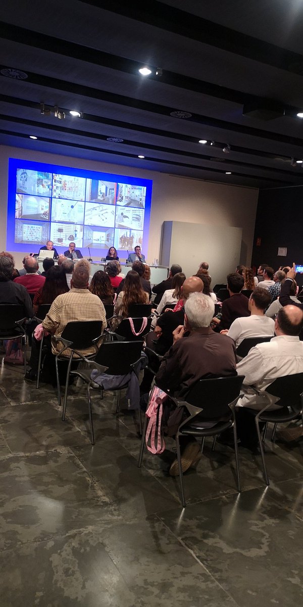 Presentación del libro "El Diseño es buena para la Salud" Libro-catálogo de Ramón ÚBEDA. 
Un encuentro entre los profesionales del DISEÑO y profesionales de la SALUD.
<a href="/MuVIM/">MuVIM</a>