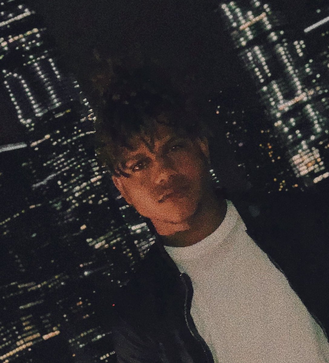 domonoficial's tweet photo. Picked you up on Ocean Avenue
With neon in your eyes
And dreams of city lights https://t.co/jEALBlOkSp