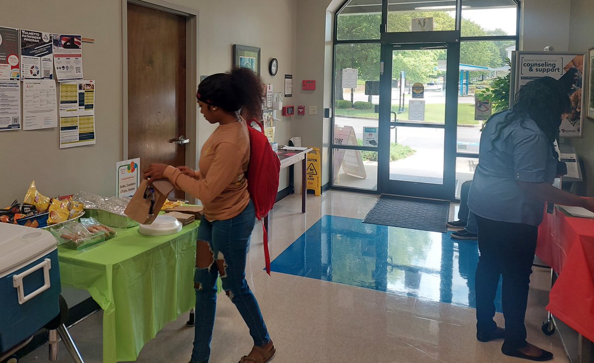 ptc_edgefield's tweet photo. Today was Spring Activities Day for students on the Edgefield Campus. Students enjoyed playing games, winning prizes and enjoying subs and cookies. https://t.co/2Eq9Y2z1kZ