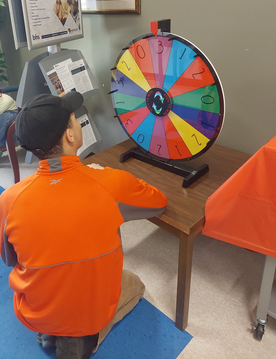 ptc_edgefield's tweet photo. Today was Spring Activities Day for students on the Edgefield Campus. Students enjoyed playing games, winning prizes and enjoying subs and cookies. https://t.co/2Eq9Y2z1kZ