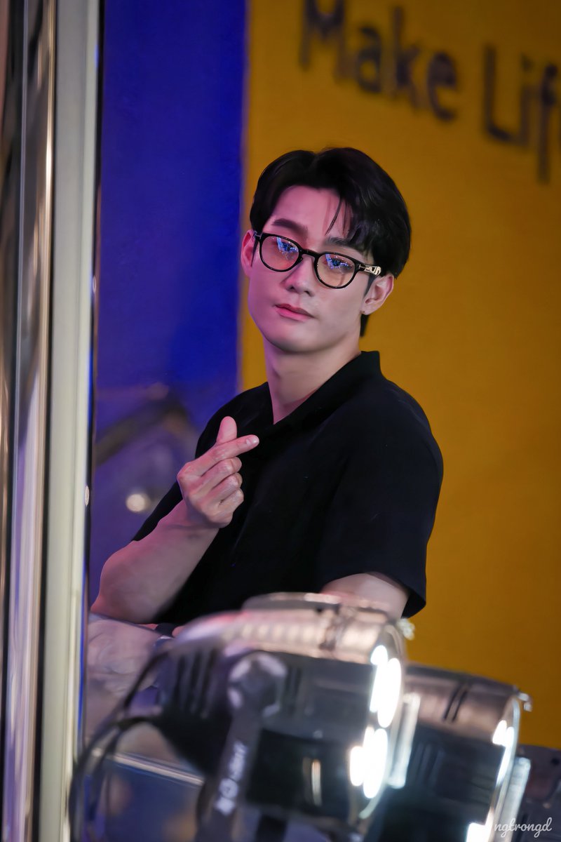 jingjok_d's tweet image. ถึงรูลปไม่ค่อยชัด แต่ความรักชัดมากๆ 🫰❤️
#kasibook  #fforcejs #ฟอสบุ๊ค