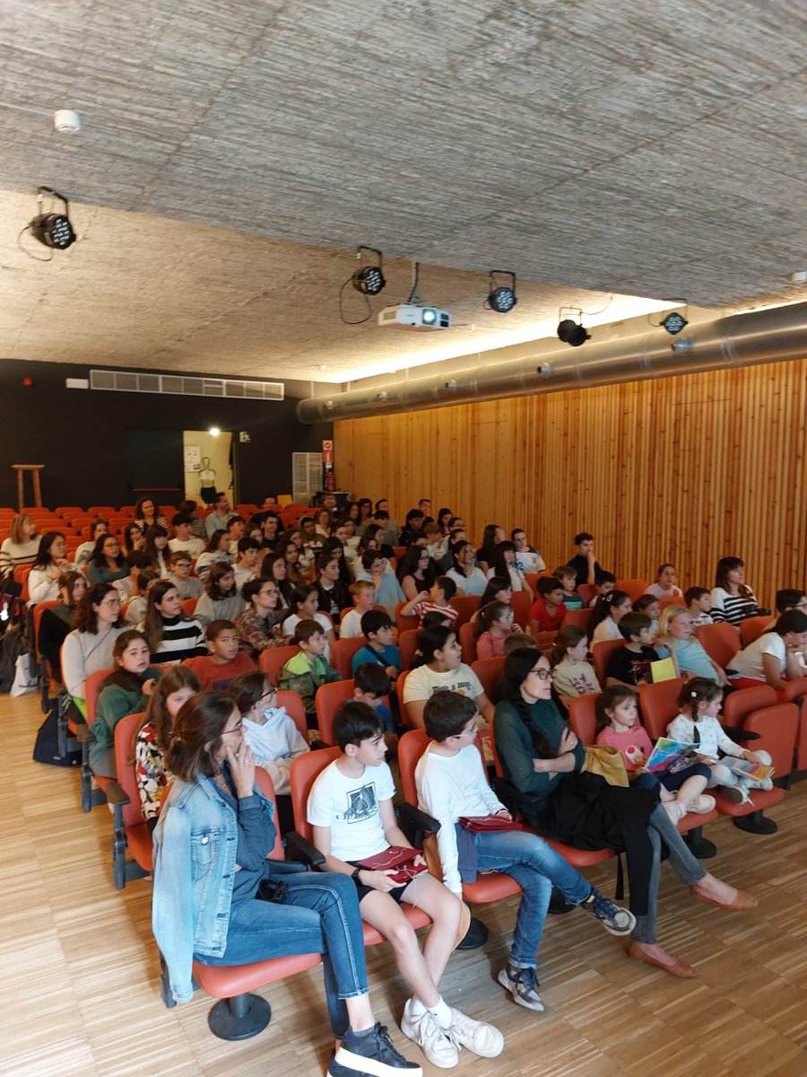 EscolaElPuig's tweet photo. ACTE DE CLOENDA DEL PROGRAMA SHARING TO LEARN
Avui l'auditori de l'escola s'ha omplert dels alumnes d'Educació Secundària del municipi que han participat en el projecte d'assistents de llengua anglesa.
#escolaelpuig #esparreguera #sharingtolearn https://t.co/EfnfevDhST