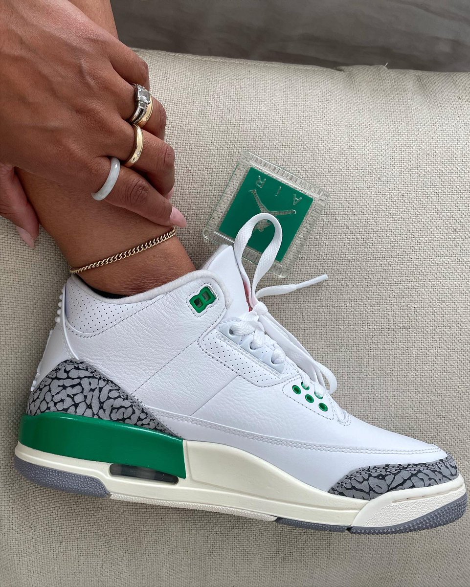 I love a good anklet &amp; sneaker moment ⛓️✨ <a href="/Jumpman23/">Jordan</a> <a href="/divinebydivina/">DIVINE</a>