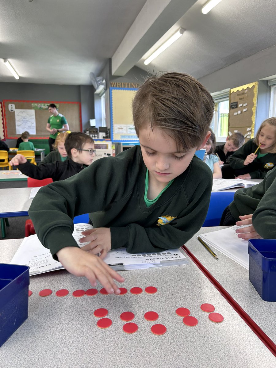 Wye_WPA's tweet image. Working really hard in maths today tackling fractions! #WatersideMaths
