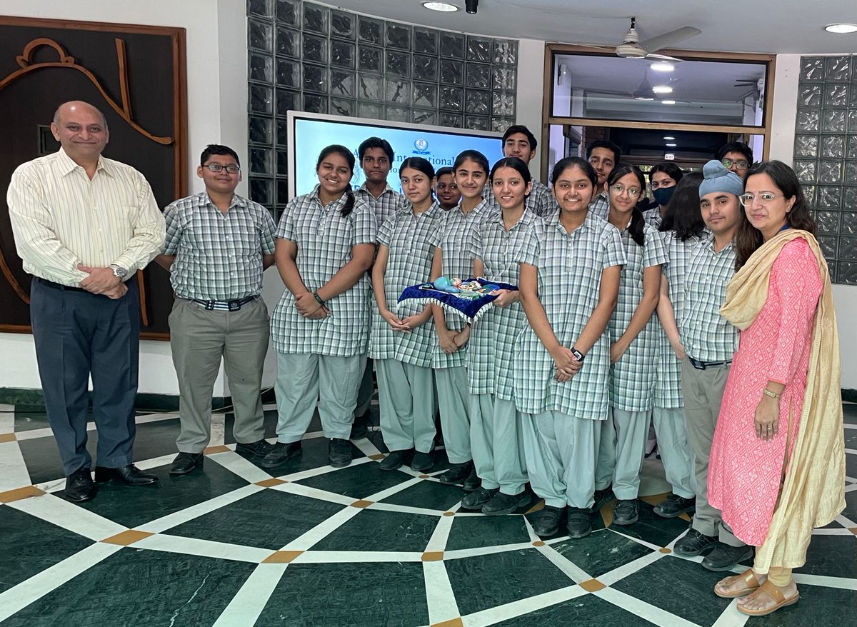 OshinGupta19's tweet photo. Our school is all about new opportunities and learning.. this was our literary week activity in german based on #G20India which displays 'Die Welt ist eine Familie '(whole world is one family ) @narendramodi @ashokkp @y_sanjay @pntduggal @ShandilyaPooja @SHIVALIAMIT @ankit231181 https://t.co/AS53SCu4R7