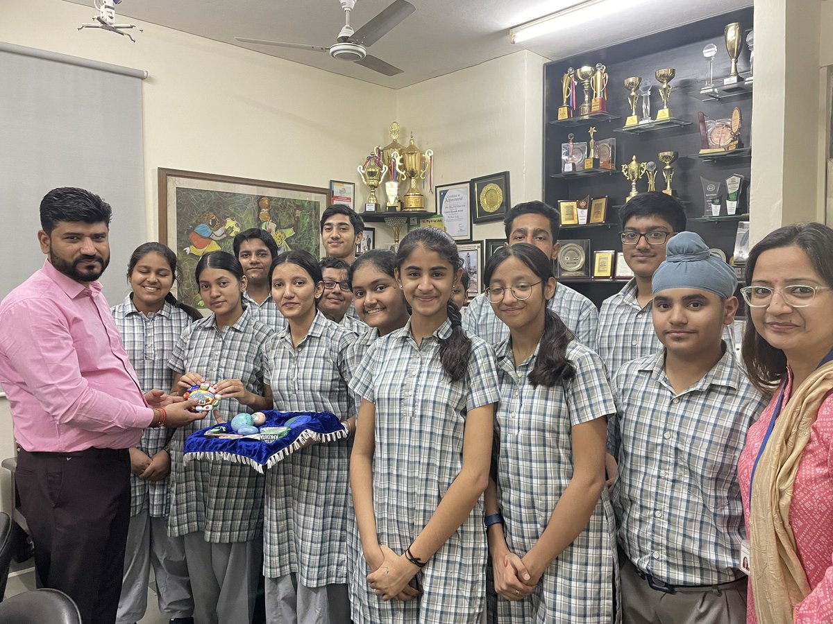 SHIVALIAMIT's tweet photo. Pebble painting German activity was a great success , which helped German learners of class X to better understand the significance of G-20 and its impact on the global community. @G20 @narendramodi @ashokkp @y_sanjay @pntduggal @kandhari_ekta @BinnyRawal @sdg4all https://t.co/aCbPHvLFQT