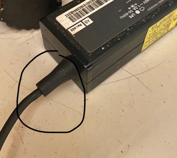 LoreScarpelli_'s tweet photo. @akafredog @ogffls Eu não tenho nenhum outro com essa entrada e onde está o mal contato é nessa parte 👇🏻 https://t.co/6UKm7skwGn