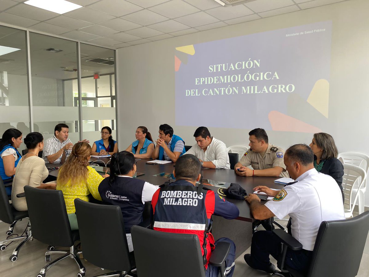 DPS_LosRios's tweet photo. Durante la reunión estuvieron presentes delegados del @BOMBEROMILAGRO, @PoliciaEcuador, Jefatura Política, @InclusionEc, además, de un representante de la @UNEMIEcuador.

#CruzadaPorLaSalud https://t.co/8vea5IgkIB
