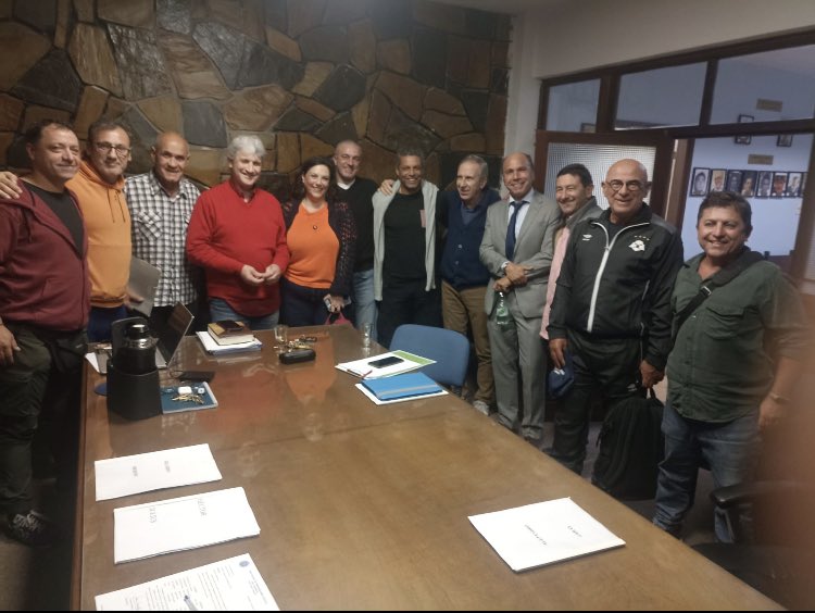 APFUruguay's tweet photo. Ayer se llevó a cabo una nueva reunión de nuestra directiva, esta vez con autoridades de @AudefOficial , compañeros de todas las horas, buscando trabajar juntos por el bien de nuestros gremios y del fútbol uruguayo https://t.co/qDftse5xU3