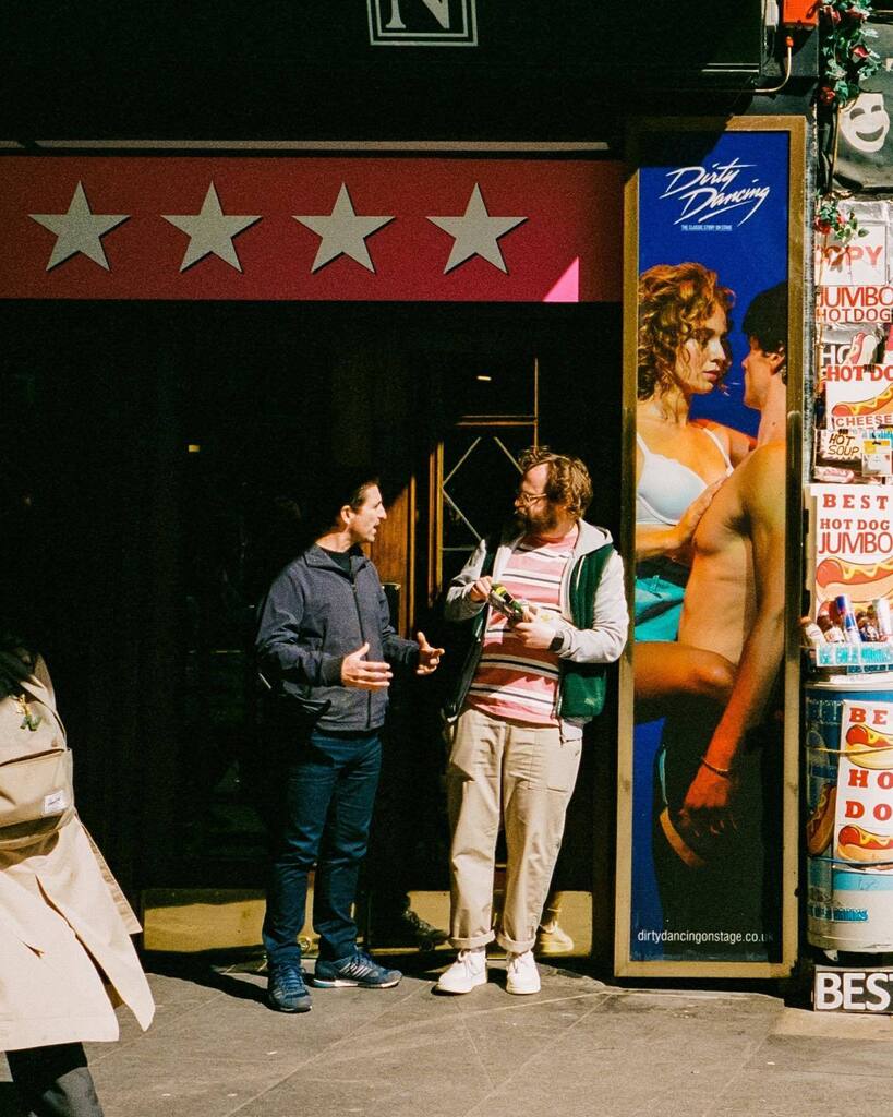 Four star review / Central London / March 2023 / Leica M6 TTL / Voigtländer 40mm, f1.4 / Kodak Portra 400 
.
.
.

#35mm #leicam6 #madewithleica #kodakportra400 #myleica #madewithkodak #streetleaks #fromstreetswithlove #streetclassics #sublimestreet #infi… instagr.am/p/Crd7a5xIu_X/