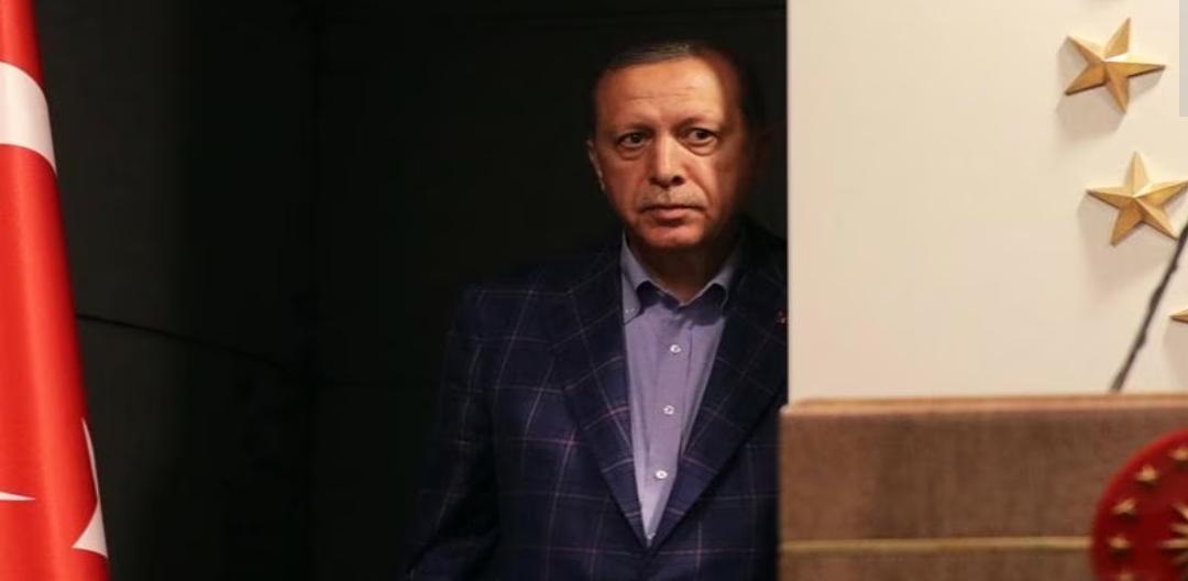 Kemal_Avserenn's tweet photo. BU İŞ BİTTİ! 

Kesin bilgi, yayalım ⤵️ 

Sandık görevlisi bulmakta zorlanır hale gelen bir AKP teşkilatıyla karşı karşıyayız artık arkadaşlar. 

Psikolojik mağlubiyeti yakınen görüyoruz. 

Söz olsun; 

Onları tabela partisi yapacağız! 

Bu iş #İlkTurdaBitecek https://t.co/lwO3fVsZ8f