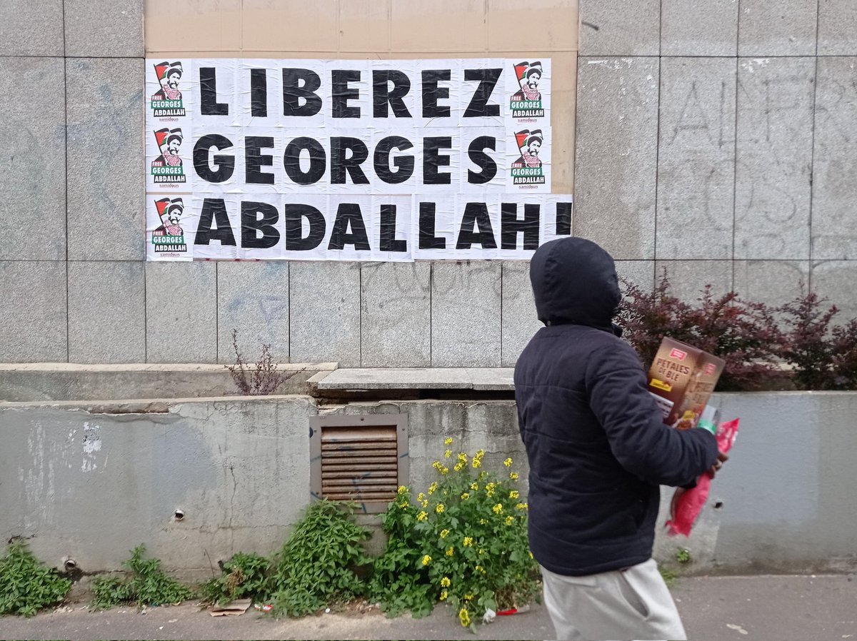 SamidounPB's tweet photo. 🇵🇸 Dans les rues de Paris, affichage pour la libération de Georges Abdallah. Communiste libanais et combattant de la résistance palestinienne, il est emprisonné en France depuis 1984 alors qu'il est libérable depuis 1999.

#FreeGeorgesAbdallah https://t.co/JJe73KMWnl