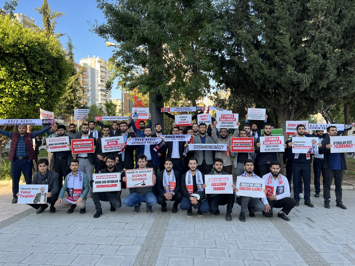 Üstadım!
Yokluğunda emin elde nadide çiçeklerin, 
Her taleben davetçi, hepsi kendinden emin.  
Sesleri gür ve sözleri; Alparslan benim!   
Öğrettiğin, özgürlük aşkıyladır mücadelemiz,  
Atkılar şahit, tomalar şahit, biz şahidiz.

AlparslanHocam 350Gündür
#Unutturmayacağız