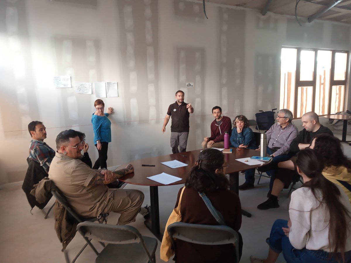 sostrecivic's tweet photo. S'estudien els hàbits de #mobilitat de les persones que hi viuen per tal d'identificar i valorar quines opcions de mobilitat sostenible es podrien implementar.
En base els resultats, es farà una proposta d'implementació gràcies a #projecteSingulars de @econ_socialcat. https://t.co/7CgqCYSQrr