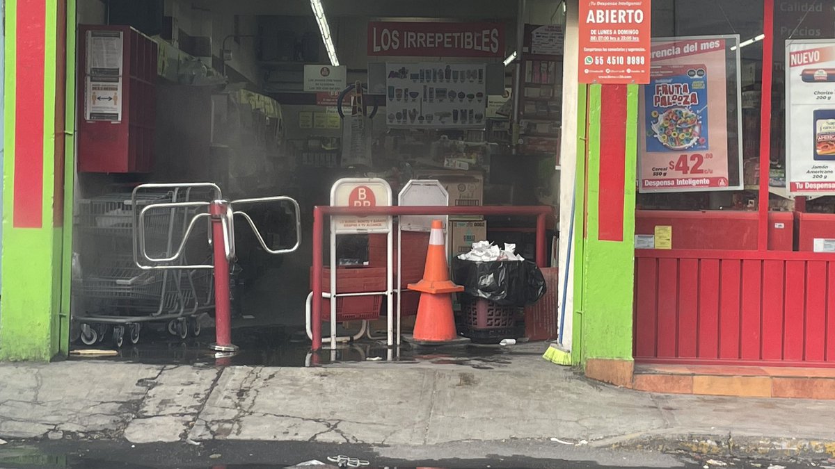 Iam_Grish's tweet photo. @SacmexCDMX Aguan potable desperdiciada durante TODA LA NOCHE y esto es recurrente en @Alcaldia_Coy solicitamos apoyo!! https://t.co/piF5jcrwuI