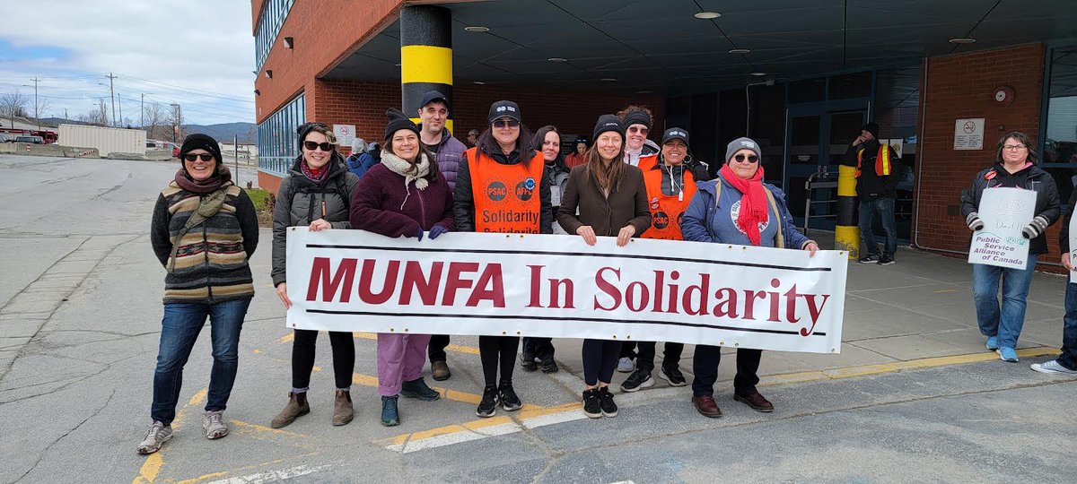 Our <a href="/MUNFaculty/">MUNFA</a> members joined the <a href="/psac_afpc/">PSAC-AFPC</a> picket line in Corner Brook yesterday ✊ We stand in solidarity!