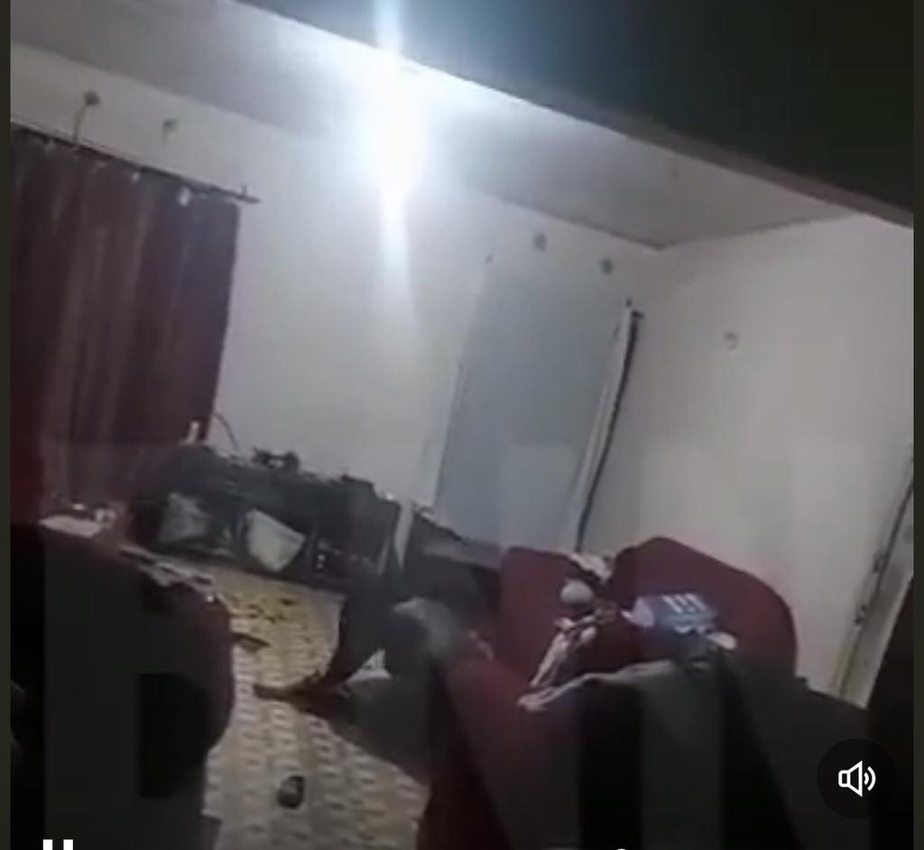 just_everlyn's tweet photo. #Kitengela Kenyan Young lady killed her babies using knife 🔪 

Check video in comments 😭😭😭#Kitengela https://t.co/cn70KpYOuE