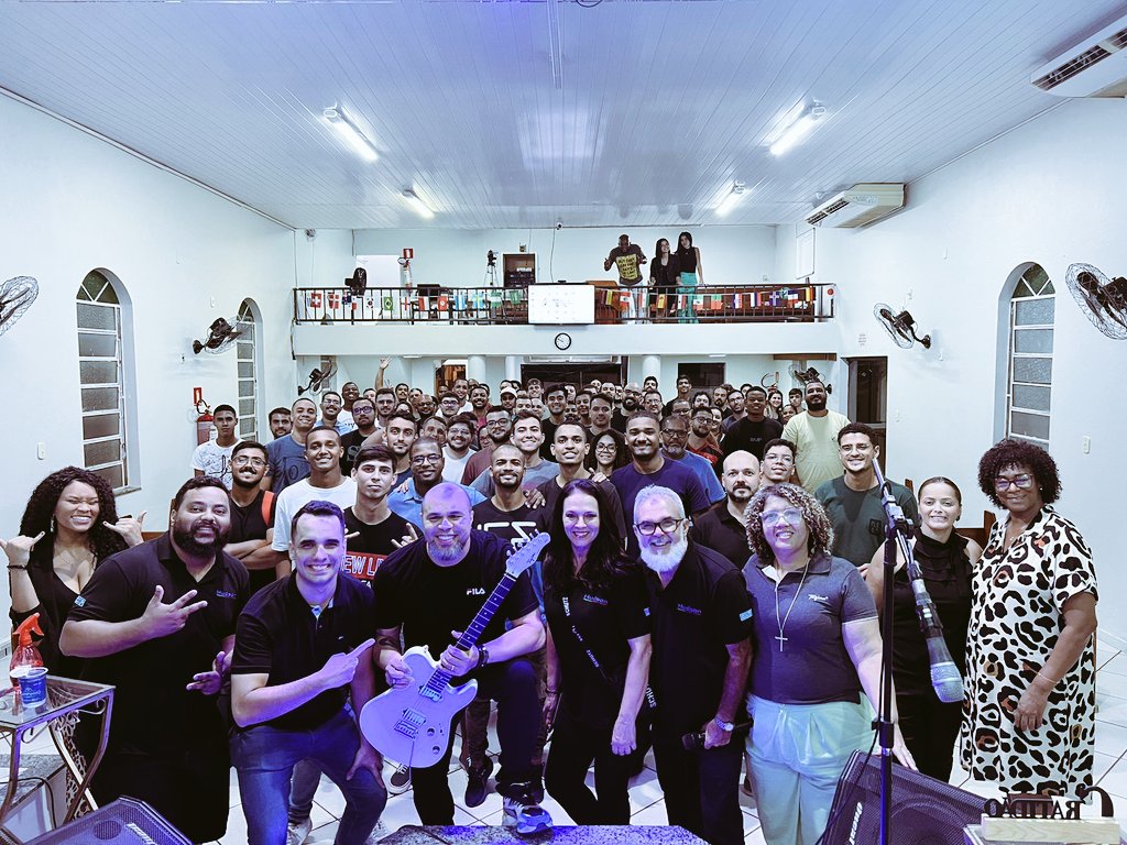 NIGmusic's tweet photo. Super workshop com nosso artista @cacausantosgtr em Itaperuna/RJ em parceria com a loja H udson Music House. Evento top com uma galera nota 1000. 🎸🎶

#nigmusic #gnimusic #nigstrings #gnistrings #cacausantos #workshop https://t.co/xC26eT2YVt