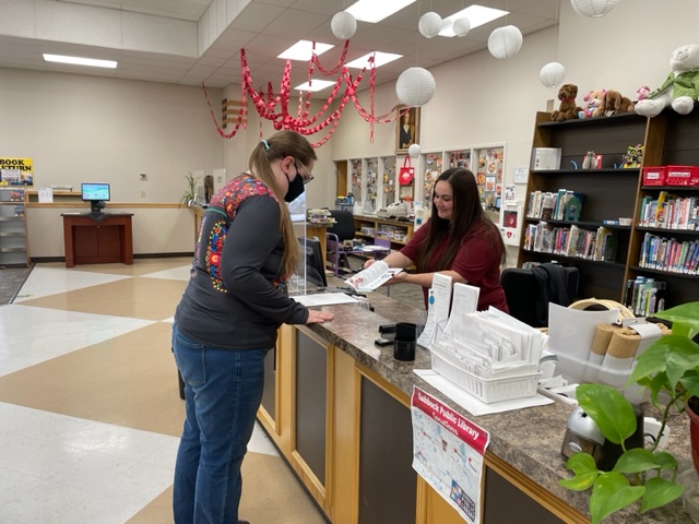 lubbocklibrary's tweet photo. Today is #NationalLibraryWorkersDay! Our incredible library staff play so many different and equally important roles to keep our libraries running smoothly! If you see a library worker today, be sure to tell them how amazing they are! π
#nationallibraryweek2023 https://t.co/ceNJnb3Zx9