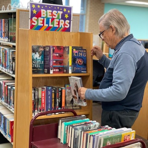 lubbocklibrary's tweet photo. Today is #NationalLibraryWorkersDay! Our incredible library staff play so many different and equally important roles to keep our libraries running smoothly! If you see a library worker today, be sure to tell them how amazing they are! π
#nationallibraryweek2023 https://t.co/ceNJnb3Zx9