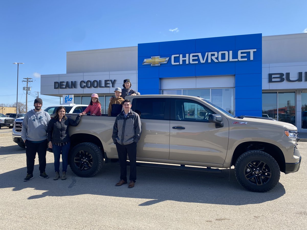 Congratulations Paterson-Brading family on the purchase of your new Chevrolet Trail Boss for all the upcoming hockey trips!! Thank for coming to see me at DCGM. Enjoy your new truck! #DCGM #ShopParkland