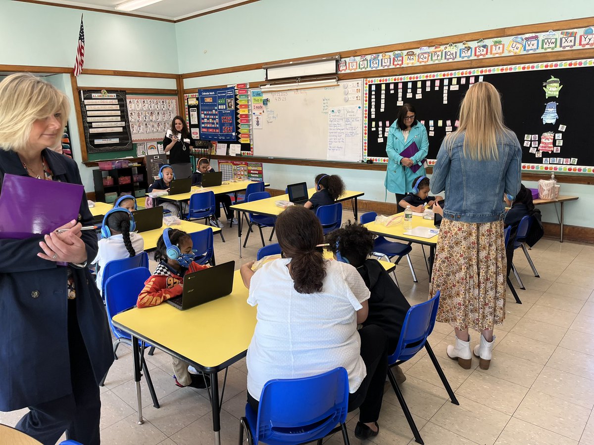 Jen85803622's tweet photo. Our first graders love the IGNITE program @samuel_fanfan #burncoatprep #ignite https://t.co/45jh54op9d
