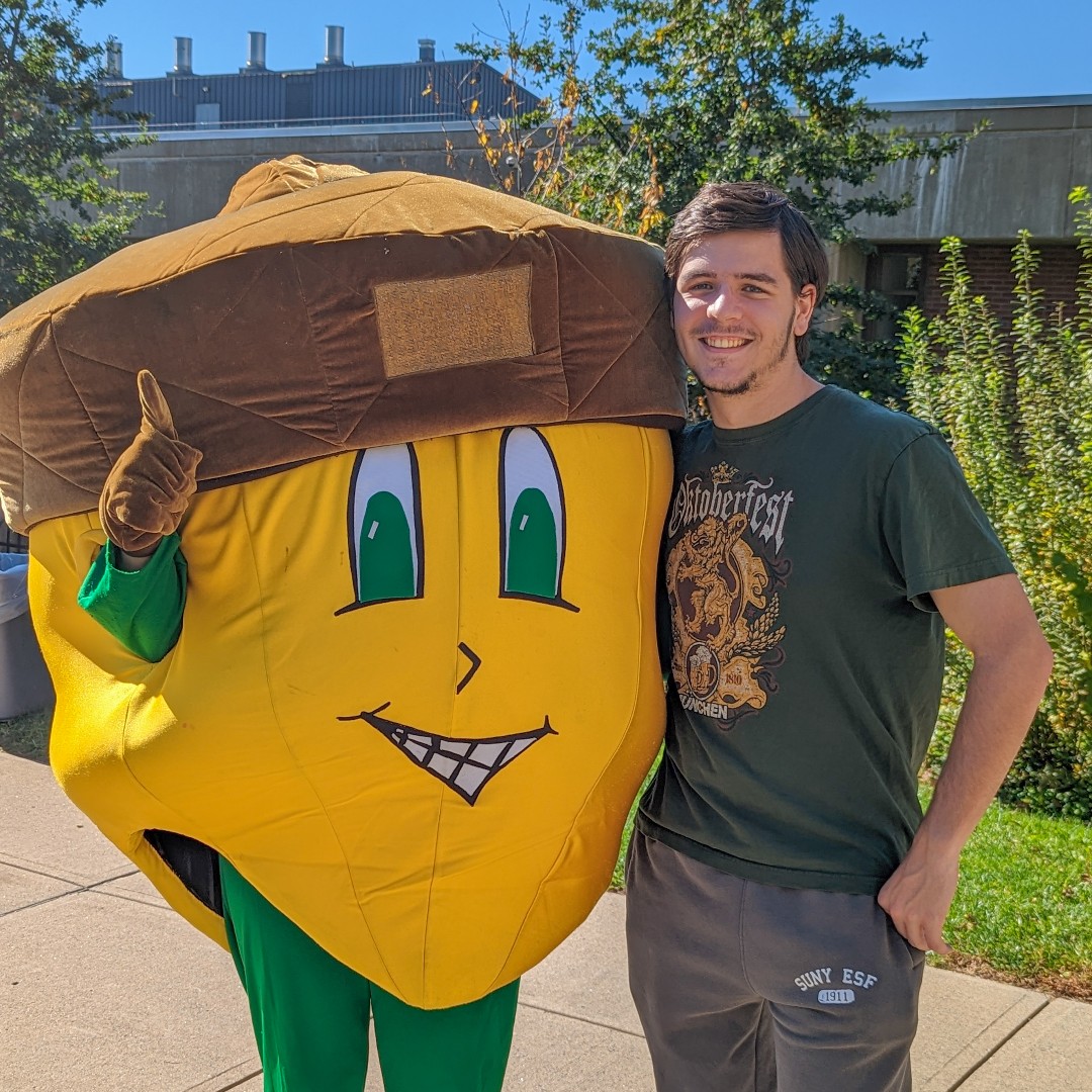 sunyesf's tweet photo. Introducing our senior Oakies 🌰💚 

- Hana Wood, Major: Aquatics and Fisheries Science (Photo 1) 
- Dominic Cappa, Major: Forest Resources Management (Photo 2) 
- Jarron Frangie, Major: Sustainable Energy Management (Photo 3) https://t.co/Cyi5H3Z4UX