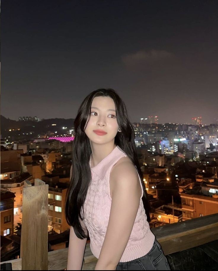 visoed's tweet photo. Under the twinkling stars with the one who makes my heart glow. https://t.co/bNBdK0uoBc