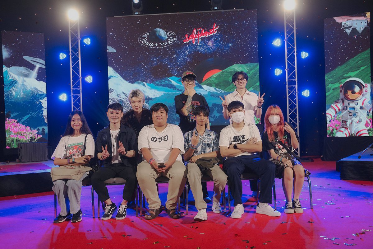 Parallelworldc's tweet photo. #เปิดประตูสู่โลกคู่ขนานกับSafeplanetXTelexTelexs
#parallelworldconcert
#safeplanet #telextelexs 
#eventutcc #utcc https://t.co/HORcdESp4X