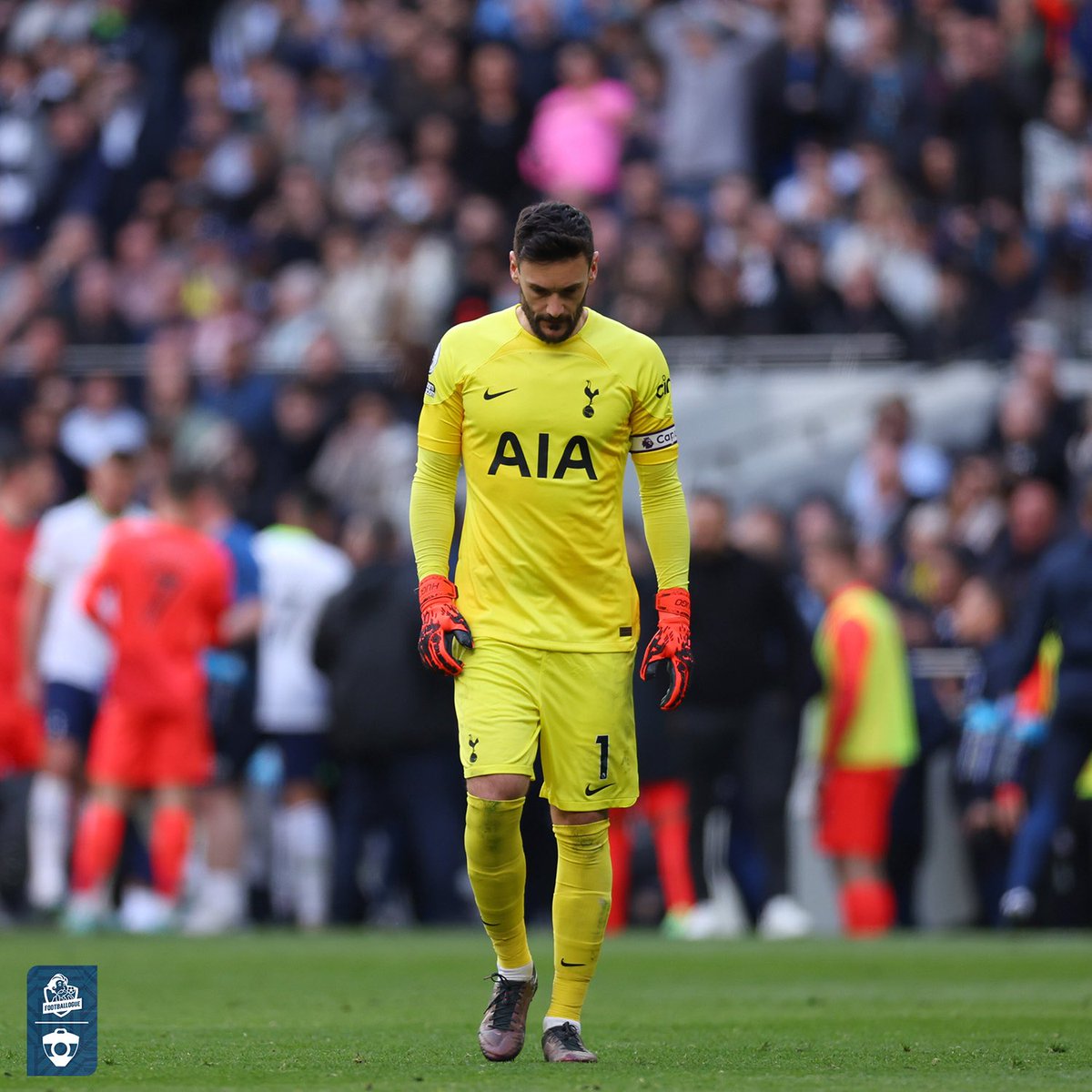 Footballogue's tweet photo. 🚨 Les joueurs de Tottenham ont annoncé qu'ils allaient rembourser eux-mêmes le billet du match à leurs supporters après l’humiliation à Newcastle (6-1).

(Communiqué) https://t.co/sa8Y747CRm